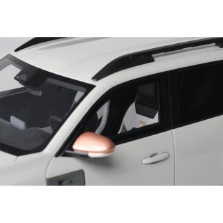 DACIA DUSTER EXTREME TCE 130 4X4 BEIGE SANDSTONE 2024 \"Otto Pro\" OttO mobile 1:18 Resinemodell (Türen, Motorhaube... nicht zu öffnen!)